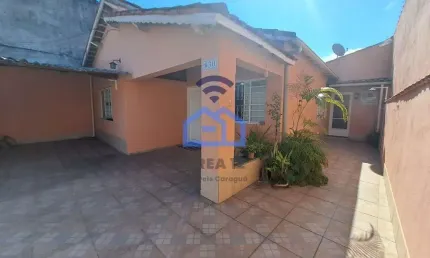 Casa à venda no bairro Caputera em Caraguatatuba, SP com 05 dormitórios, sendo 01 suíte sala ampla,