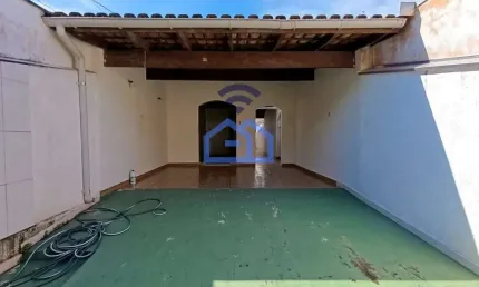 Casa à venda no bairro Estrela D'alva em Caraguatatuba, SP - 02 dormitórios, garagem coberta para 0