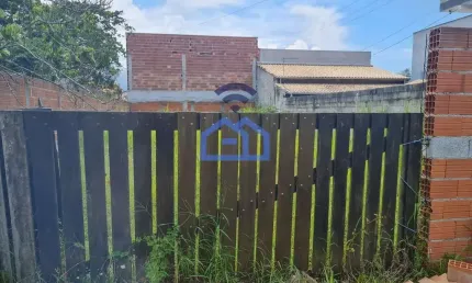 Terreno de 250m² localizado na quadra do mar, a apenas 50m da orla da praia do Massaguaçu, em Carag