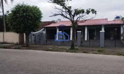 Casa térrea para locação no bairro do Indaiá em Caraguatatuba, SP - Localizada a apenas 250m da orl