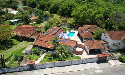 Mega Casa à venda no bairro Morro do Algodão em Caraguatatuba, SP -  Integração harmoniosa entre a