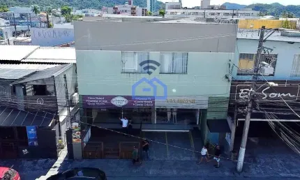 Prédio à venda no Centro de Caraguatatuba, SP com 477 m² de área construída localizado a apenas 50
