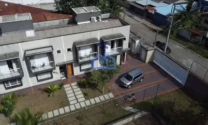 Sobrado em condomínio à venda no bairro do Massaguaçu em Caraguatatuba, SP