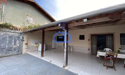 Casa ampla com edícula à venda no bairro da Martim de Sá em Caraguatatuba, SP