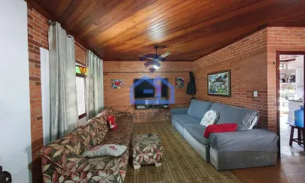 Casa de 3 dormitórios com edícula à venda no bairro do Sumaré em Caraguatatuba, SP