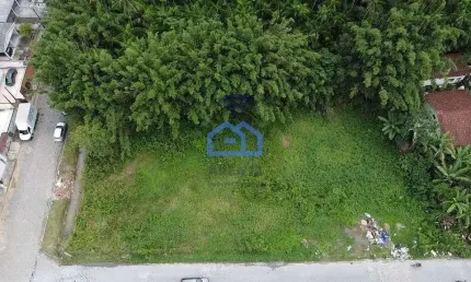 Oportunidade - Terreno plano de esquina com 1.470m² à venda no bairro do Massaguaçu em Caraguatatub