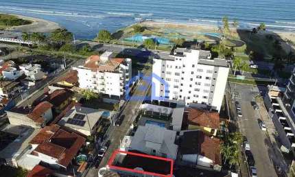 Casa à venda a uma quadra da praia no bairro do Indaiá em Caraguatatuba, SP