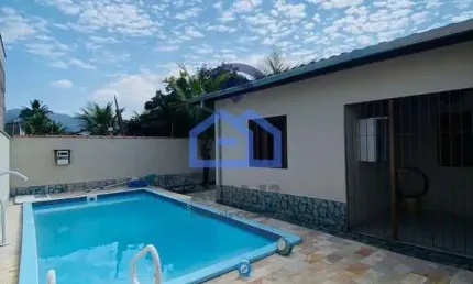 Casa à venda no bairro Capricórnio II em Caraguatatuba, SP com 3 dormitórios à 500 metros da praia.