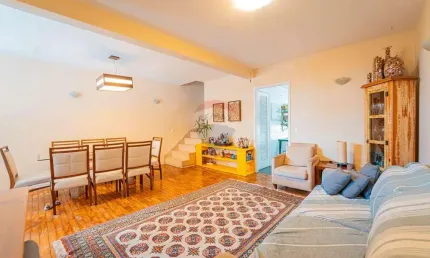 Casa linda com 3 dormitórios, 2 vagas, piscina e churrasqueira a venda no Campo Belo!!!