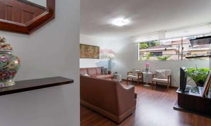 Encante-se com este lindo sobrado de 153 m², 3 suítes, na Cidade Vargas