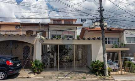 Casa em rua privativa em Moema com 3 Suítes e 3 Vagas
