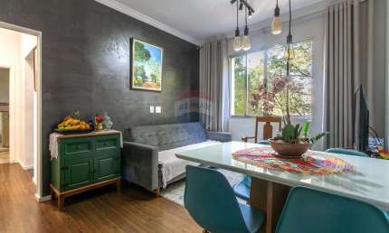 Apartamento com 2 dormitórios, reformado e cheio de vida no Planalto Paulista