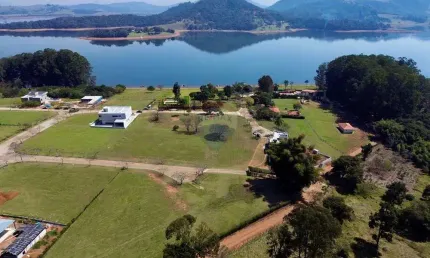 Terreno de 1000 metros na represa de Piracaia no Empreendimento PONTA DAS CASTANHEIRAS