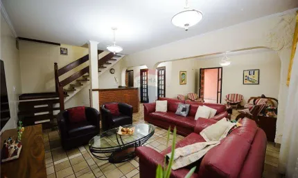 Casa aconchegante de 310m² construída no jardim marisa