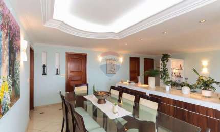 Apartamento reformado à venda na Aclimação — 168m², 3 suítes, 2 vagas fixas e vista espetacular!