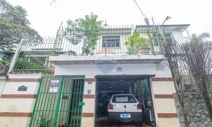 Casa espaçosa: 3 dormitórios, quintal, edícula e 2 vagas no campo belo