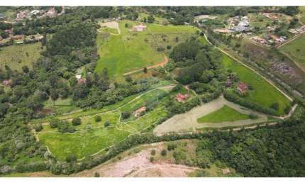 GLEBA RURAL DE 23.500 m² COM UMA LINDA CASA EM ESTILO RÚSTICO DE 530 M² NA CIDADE DE PIRACAIA