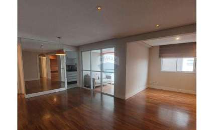 Apartamento com 2 dorms sendo uma suíte, duas vagas de garagem e deposito