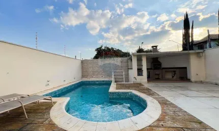 Casa de alto padrão em mirandópolis com 4 suítes, piscina e vista incrível