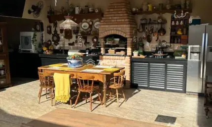 Casa à venda em Paulínia-SP com piscina, bairro Pazetti 3 quartos, 1 suíte, 2 salas, 3 banheiros, 4 vagas, 163m².Venha conferir!