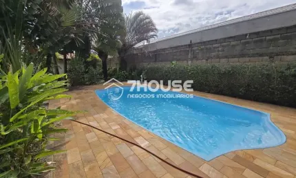 Chácara à venda em Paulínia-SP, bairro Santa Terezinha! 3 quartos, 1 suíte, 2 salas, 3 banheiros, 5 vagas de garagem, 494,42 m² de área!