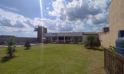 Chácara à venda em Cosmópolis-SP, bairro Chácaras Itália! 3 quartos, 1 suíte, 2 salas, 4 banheiros, 356m²!