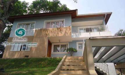 Linda casa na venda/locação na Granja Viana 4 dorms(1suíte)