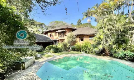 Casa com 5 suítes, 2 piscinas, churrasqueira -Miolo da Granja