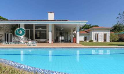 Linda casa térrea Vila de São Fernando Golf -4 suítes, piscina!