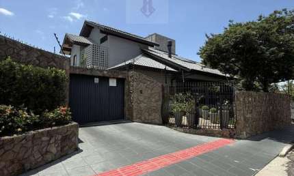 Casa à venda em Florianópolis, Capoeiras, com 4 quartos, com 236 m²
