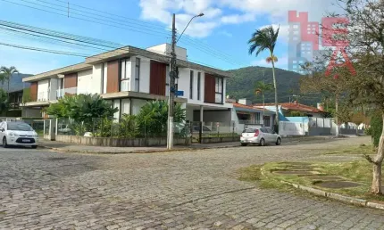 Casa à venda no bairro Parque São Jorge - Florianópolis/SC