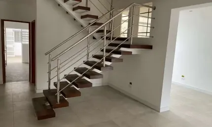 Aluga-se sobrado comercial, em Indianópolis, 340m2, 5 vagas !!!
