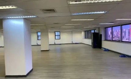 Edifício Francisco Lopes, Abndar Corporativo para locação de 1536m² com 28 vagas.