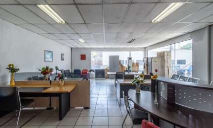 Locação ponto comercial 450m2, 3 pavimentos e garagem - Vila Ema