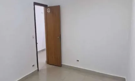 Casa com 2 quartos para alugar na Rua Tomás Teixeira, --, Vila Constança, São Paulo