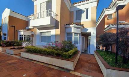 Casa em Condomínio Fechado com 250 m², 4 Quartos, 5 banheiros, 3 vagas para locação no Alto da Boa Vista - SP
