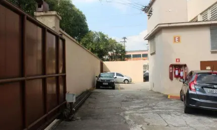 Galpões com escritórios e showroom disponíveis para locação (6.203m²).