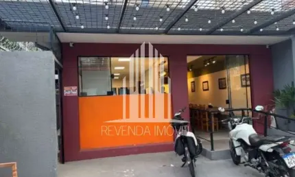 Casa Comercial de Alto Padrão na Vila Olímpia: 3 Quartos, 1 Sala, 3 Banheiros, 2 Vagas de Garagem, 100m² de Área - Imóvel Reformado, Câmara Frigorífica Inclusa!