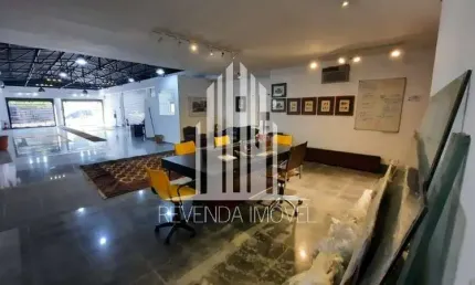 Prédio Comercial para Locação na Vila Andrade em São Paulo-SP: 1 Banheiro, 15 Vagas de Garagem e 250m² de Área.