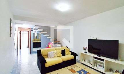 Casa à Venda - Parque Industrial das Oliveiras, 2 Quartos,  177 m2