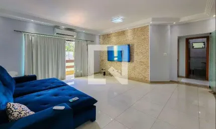 Casa à Venda - Jardim Independência, 4 Quartos,  356 m2