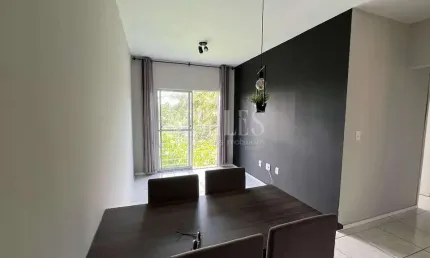 Oportunidade semi mobiliado no bairro itaipava. condomínio com piscina!