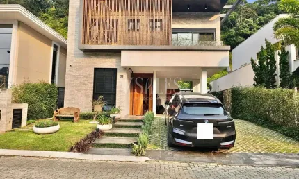 Viva o máximo conforto: residência de alto padrão com banheira, closet, piscina  e acabamento premium