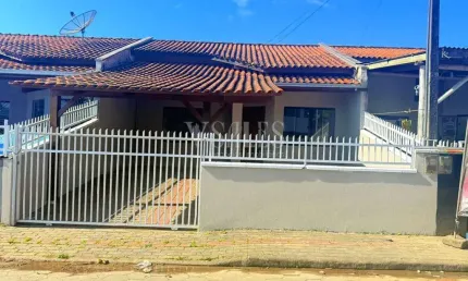 Linda casa em itajubá, 3 min da praia, ótima localização