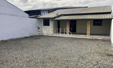 Excelente terreno 200 m² com casa de um dormitório nos fundos