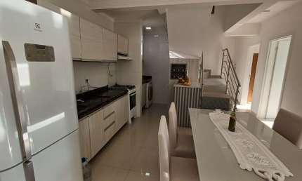 Apartamento Duplex com 3 Dormitórios a  uma Quadra do Mar, Ingleses