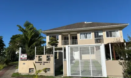 Casa com 3 suítes, área gourmet, piscina e terreno amplo à venda