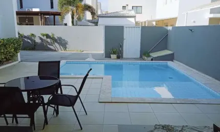 Casa em condomínio fechado com 4 quartos à venda na Rua Edna dos Santos, Buraquinho, Lauro de Freitas, 300 m2 por R$ 1.090.000