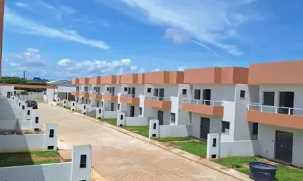 Casa em condomínio fechado com 4 quartos à venda na Rua Francisco das Mercês, Buraquinho, Lauro de Freitas, 128 m2 por R$ 630.000