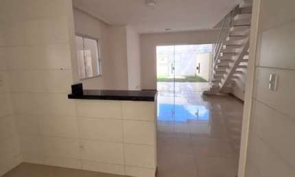 Casa em condomínio fechado com 3 quartos para alugar na Avenida Brigadeiro Alberto Costa Matos, Pitangueiras, Lauro de Freitas, 130 m2 por R$ 2.900